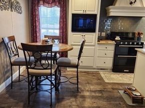 402 Pleasant Parkway, Sturbridge MA 01566