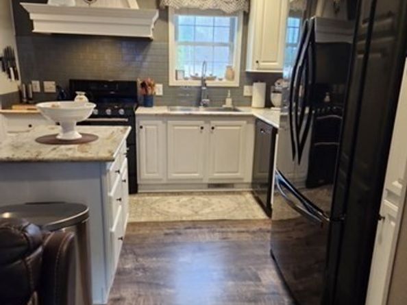 402 Pleasant Parkway, Sturbridge MA 01566