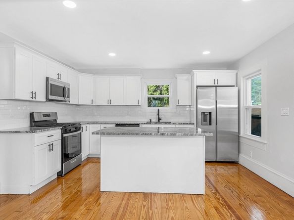 6 Coolidge St, Westford MA 01886