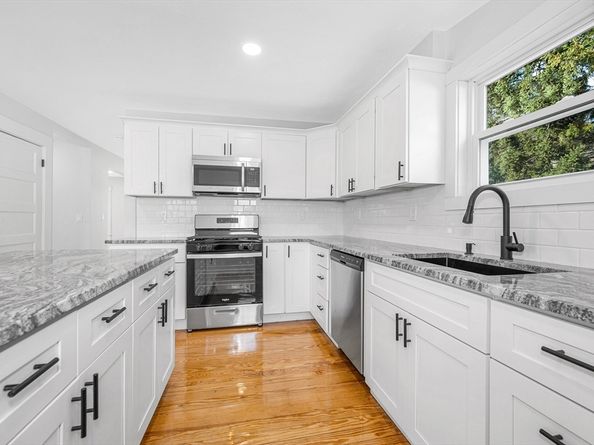 6 Coolidge St, Westford MA 01886