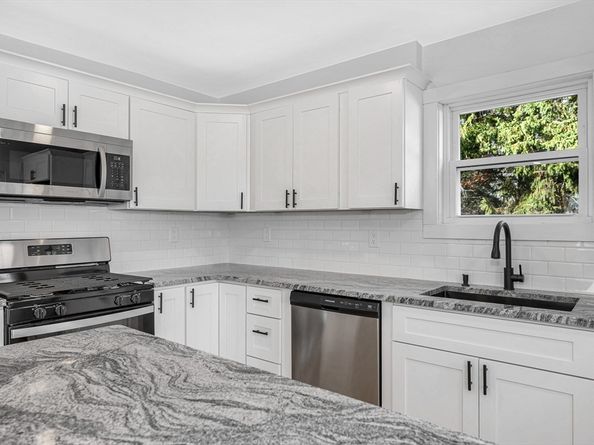 6 Coolidge St, Westford MA 01886