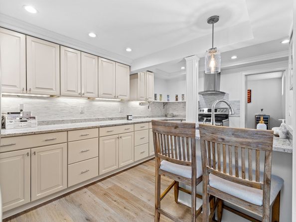 9 Park St 8, Boston MA 02122