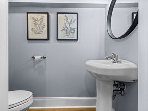 9 Park St 8, Boston MA 02122