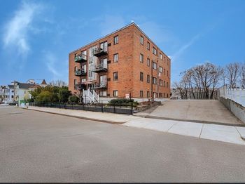 39 Crescent Ave