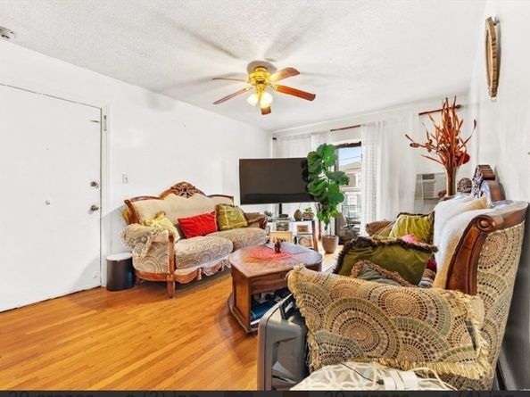 39 Crescent Ave 9, Chelsea MA 02150