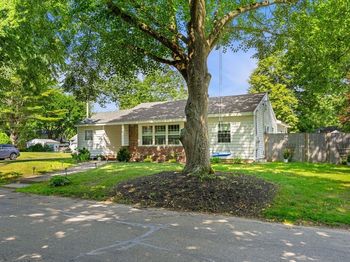 42 Myrtle Ave