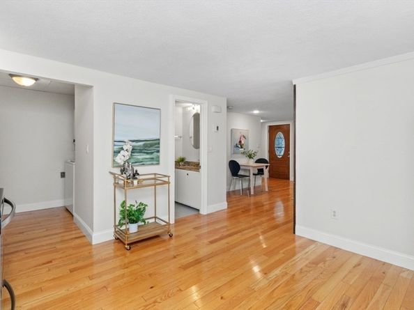 426-R Saratoga St, Boston MA 02128