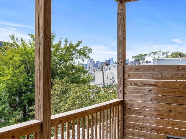 125 Saratogra Street U: 2, Boston MA 02128