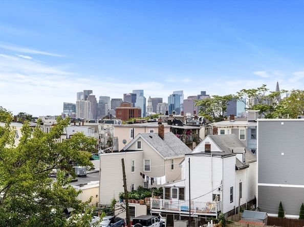 125 Saratogra Street U: 2, Boston MA 02128
