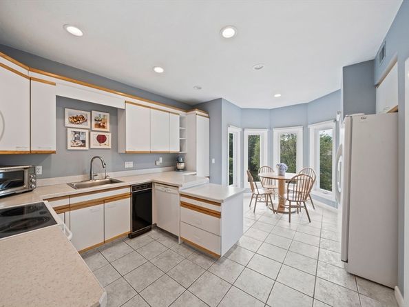 72 Kim Ter C, Stoughton MA 02072