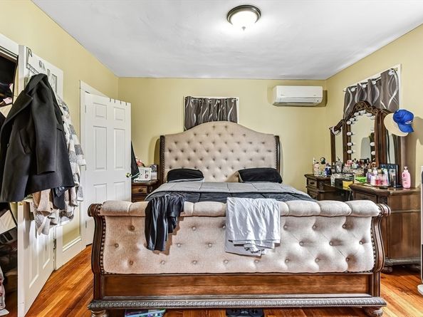 14 Oakhurst St, Boston MA 02124