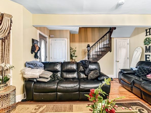 14 Oakhurst St, Boston MA 02124