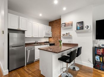 20 Concord Sq