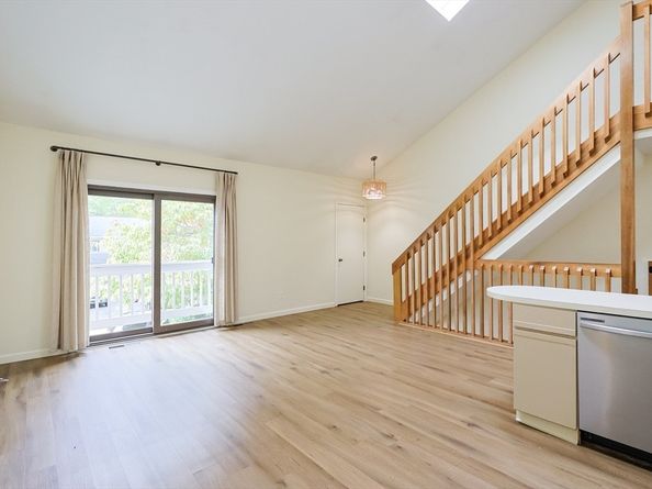 21 Lordvale Boulevard 406, Grafton MA 01536