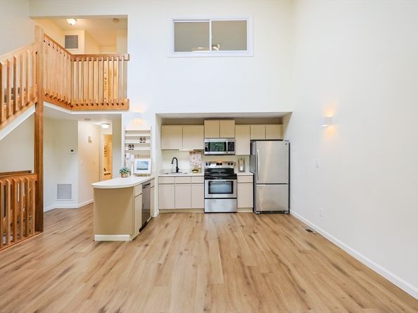 21 Lordvale Boulevard 406, Grafton MA 01536