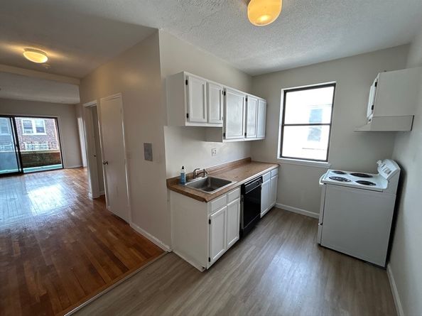 317 Summit Ave 9, Boston MA 02135