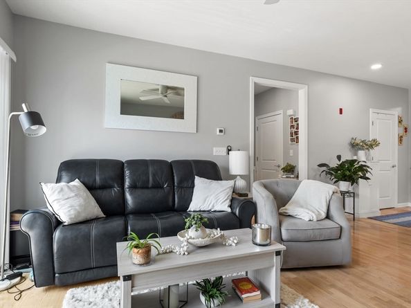 12302 Peters Farm Way 302, Westborough MA 01581