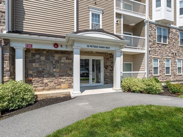 12302 Peters Farm Way 302, Westborough MA 01581