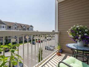 12302 Peters Farm Way 302, Westborough MA 01581