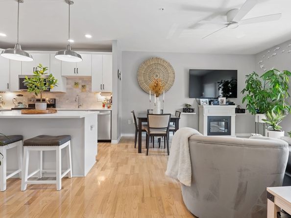 12302 Peters Farm Way 302, Westborough MA 01581
