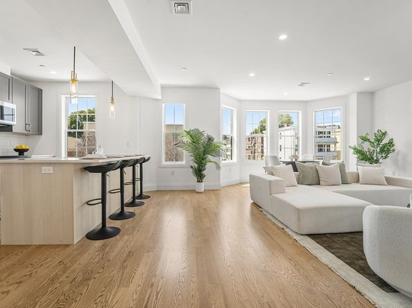 808 Morton St PH3, Boston MA 02124