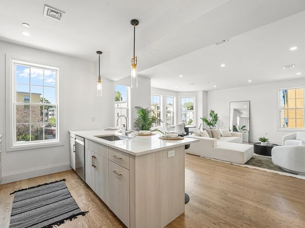 808 Morton St PH3, Boston MA 02124