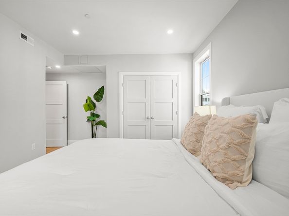 808 Morton St PH3, Boston MA 02124