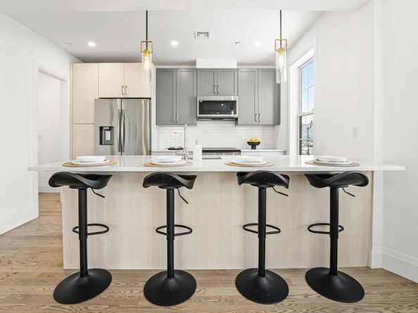 808 Morton St PH3, Boston MA 02124