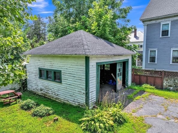 176 Merriam Ave, Leominster MA 01453