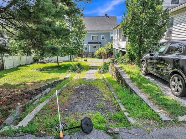 176 Merriam Ave, Leominster MA 01453