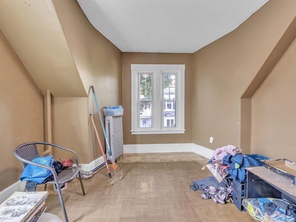 176 Merriam Ave, Leominster MA 01453