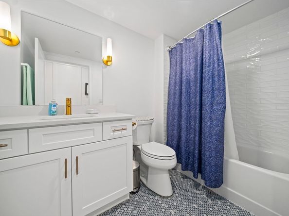 67-69 Cummins Hwy 101, Boston MA 02131