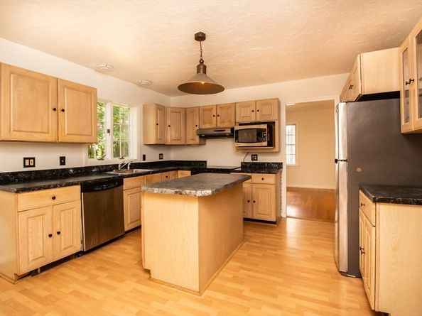 12 Tattan Farm Rd, Worcester MA 01605