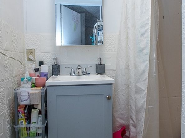 22 Prescott St, Leominster MA 01453
