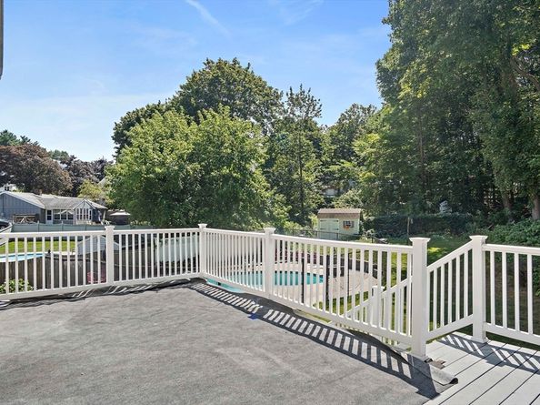 2 Florence Cir, Stoneham MA 02180