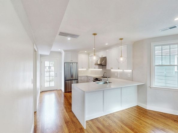 10 Lewis St, Medford MA 02155