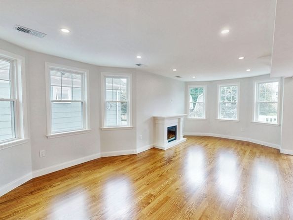 10 Lewis St, Medford MA 02155
