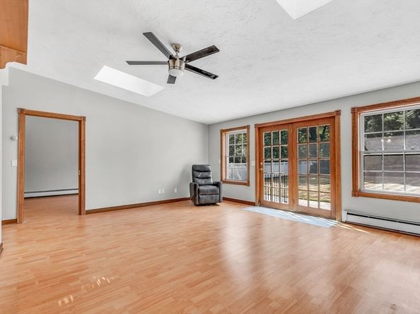 474 Townsend St, Fitchburg MA 01420