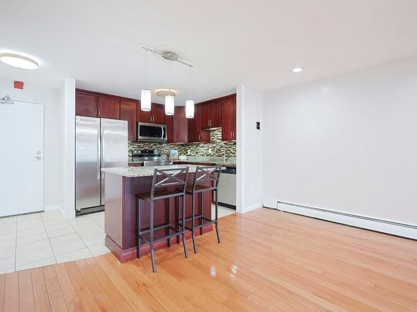 32 Whites Ave E221, Watertown MA 02472