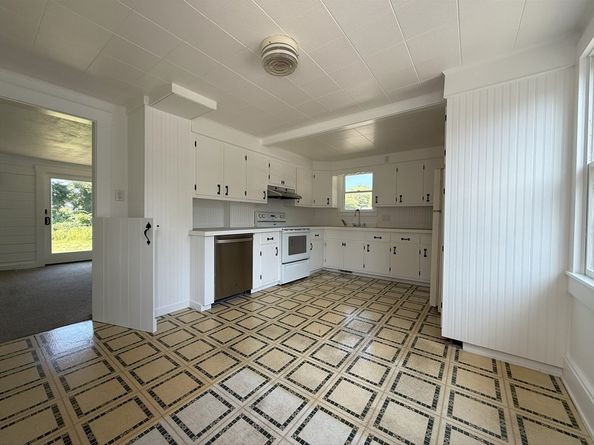 101 Quincy Street, Holbrook MA 02343