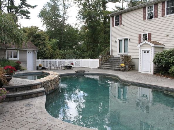 220 Mattapoisett Rd, Rochester MA 02770