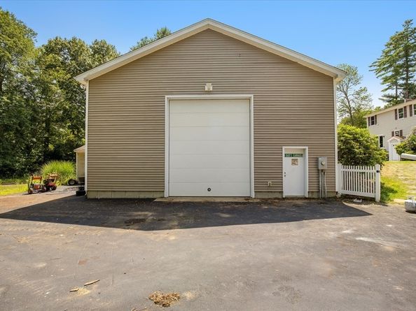 220 Mattapoisett Rd, Rochester MA 02770