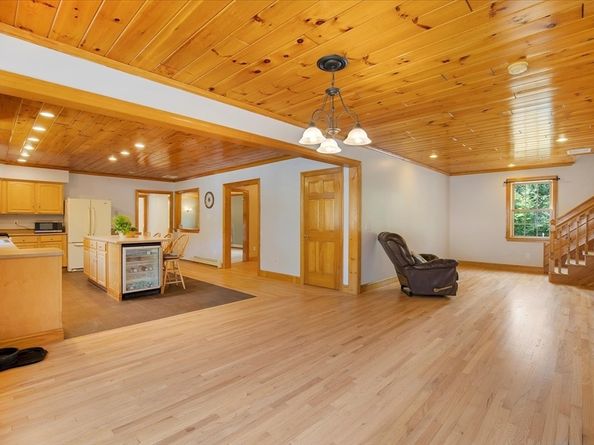 220 Mattapoisett Rd, Rochester MA 02770