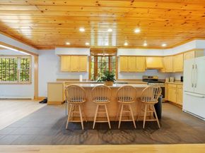 220 Mattapoisett Rd, Rochester MA 02770