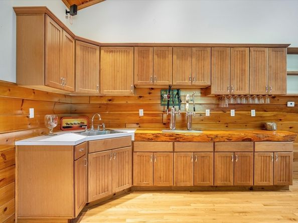 220 Mattapoisett Rd, Rochester MA 02770