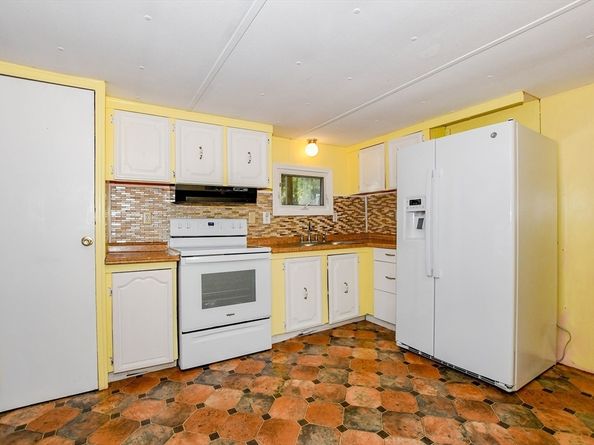 24 Kimberly Ct, Wareham MA 02571
