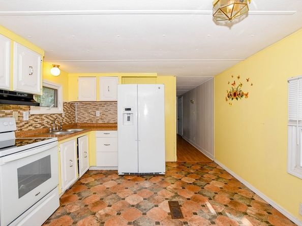 24 Kimberly Ct, Wareham MA 02571