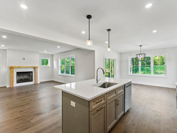 2 Fontana Way, Bridgewater MA 02324
