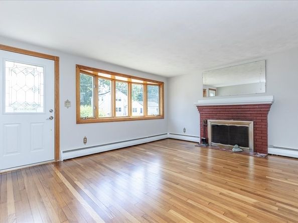 35 Rindone St, Holbrook MA 02343