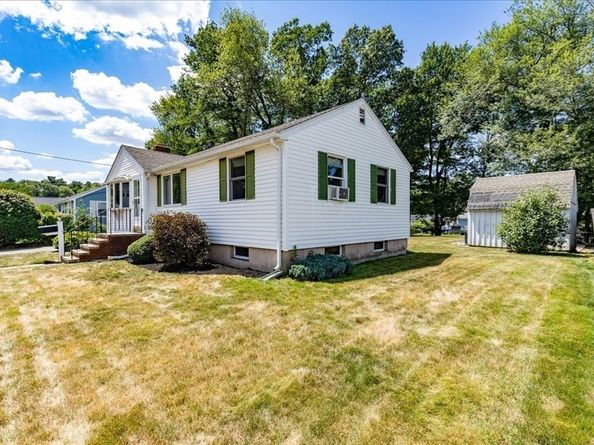 35 Rindone St, Holbrook MA 02343